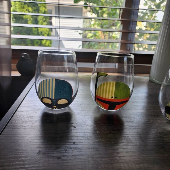 JOY JOLT Set of 4 Stemless Painted Star Wars Helmet Glasses - Picture 2 of 9